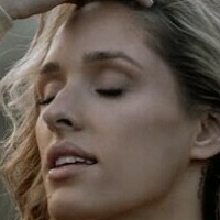 Emily Viuhkola Alaston