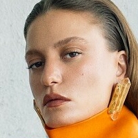 Serenay Sarıkaya Alaston